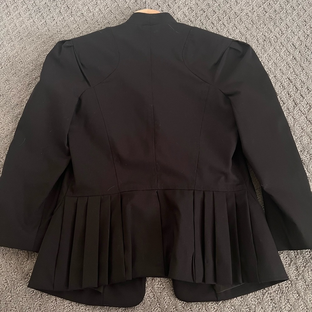 Beautiful jacket - Picture 2 of 4